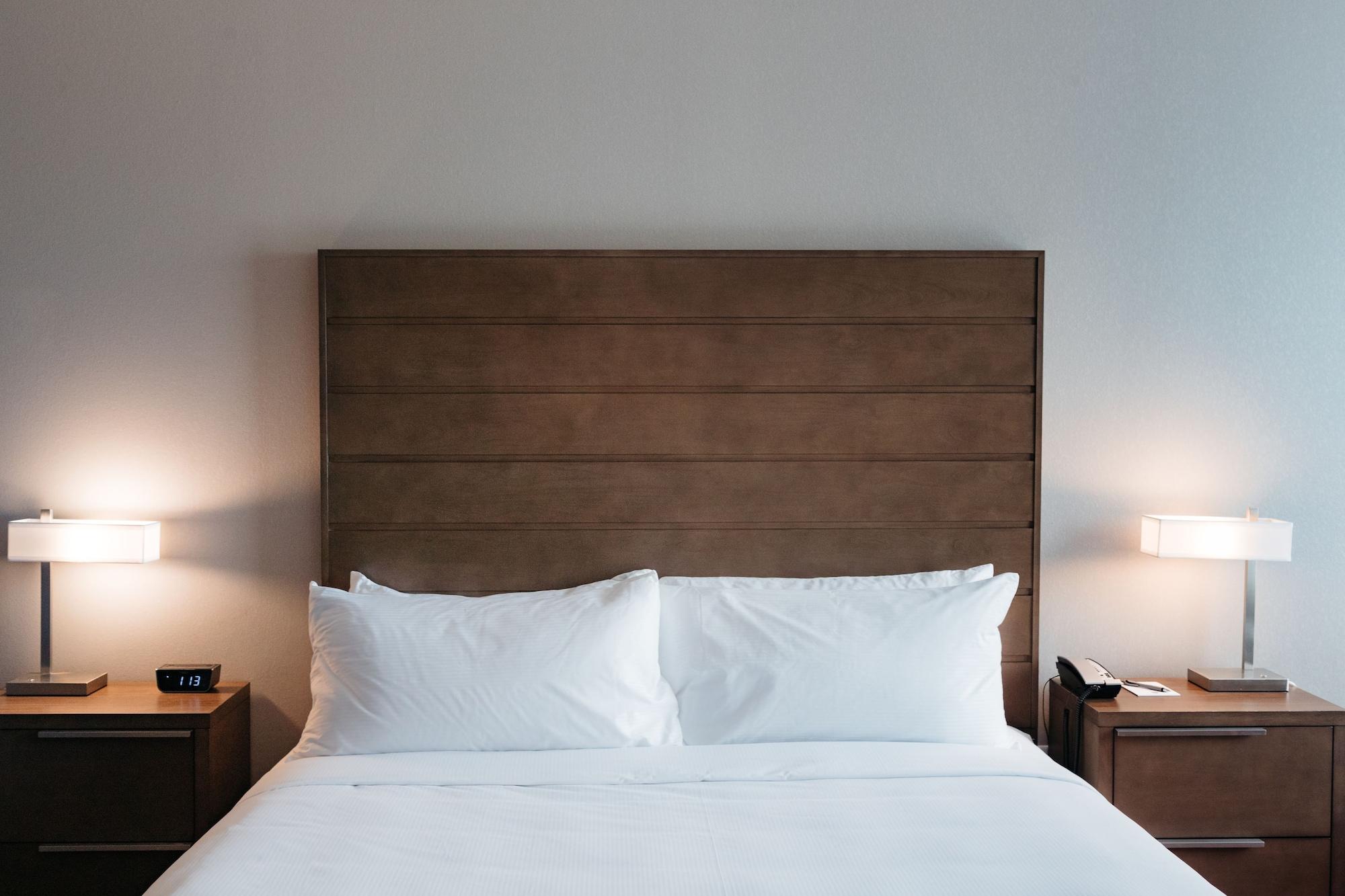 Revel Hotel, Tapestry Collection By Hilton Urbandale Exterior photo