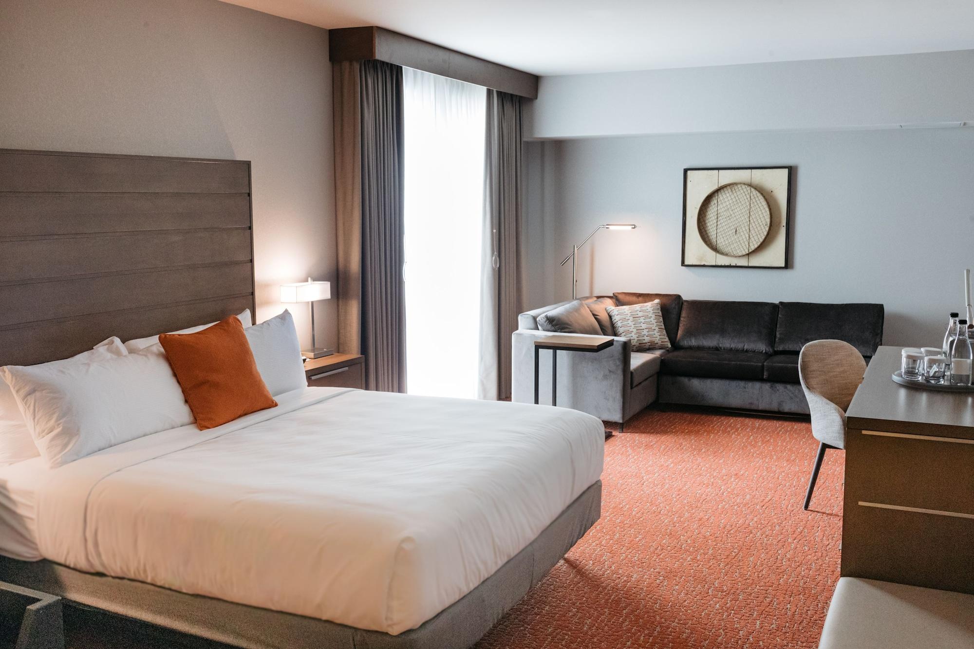 Revel Hotel, Tapestry Collection By Hilton Urbandale Exterior photo