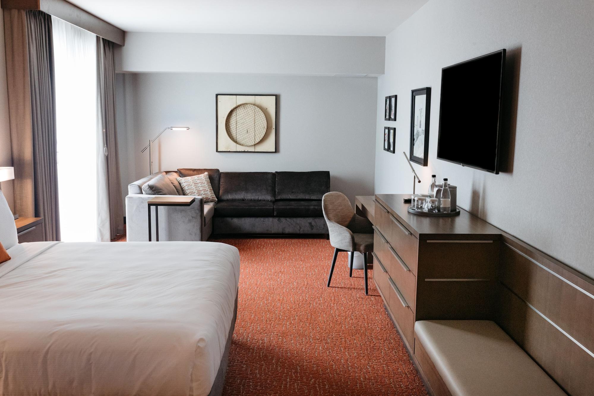 Revel Hotel, Tapestry Collection By Hilton Urbandale Exterior photo