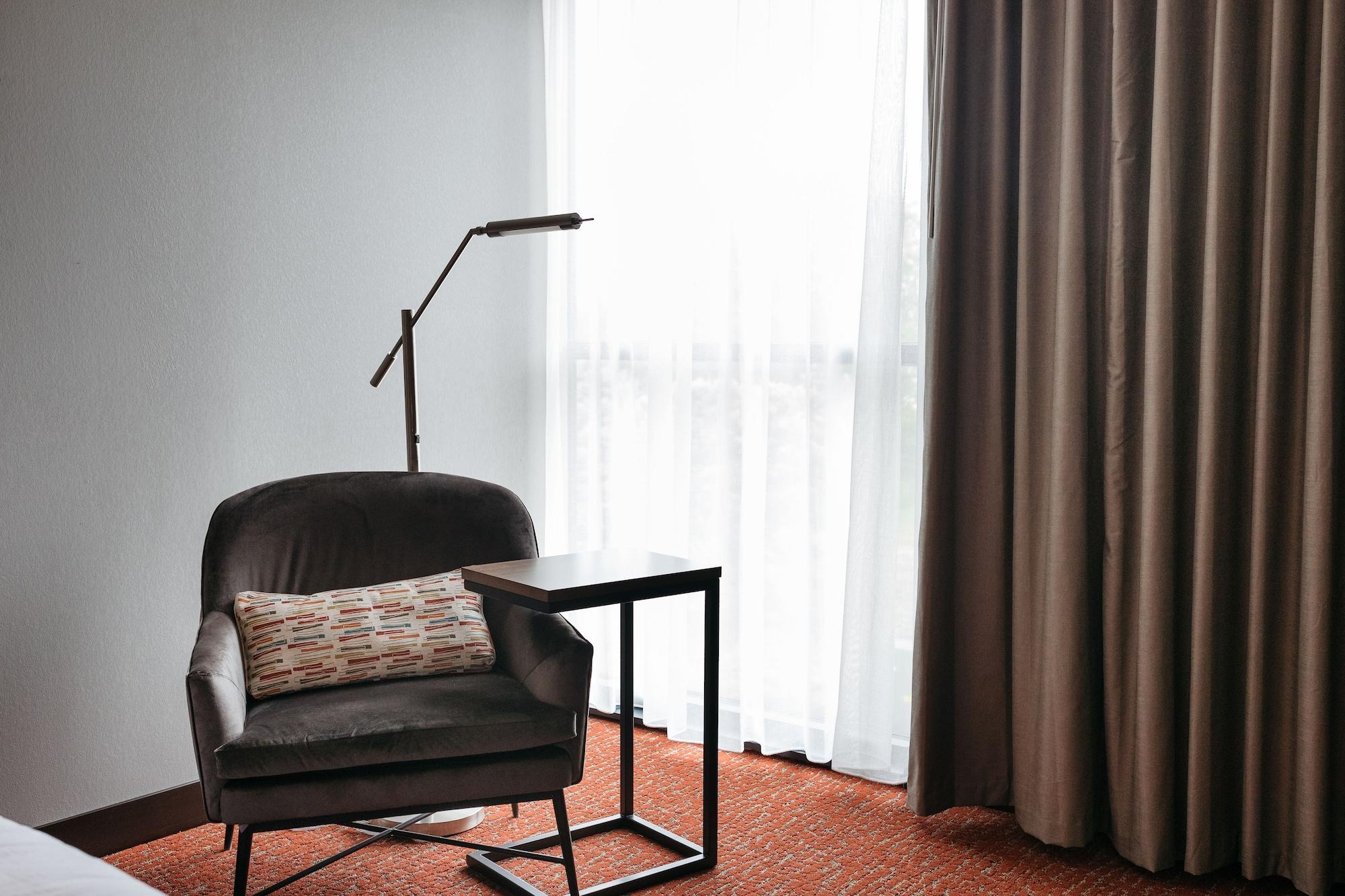 Revel Hotel, Tapestry Collection By Hilton Urbandale Exterior photo