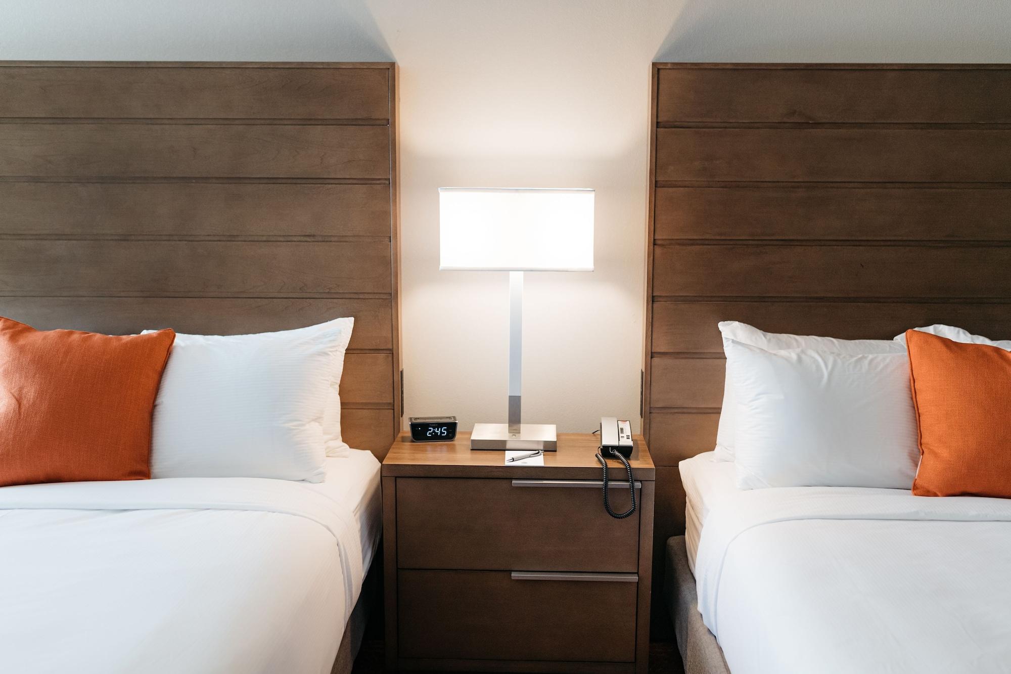 Revel Hotel, Tapestry Collection By Hilton Urbandale Exterior photo