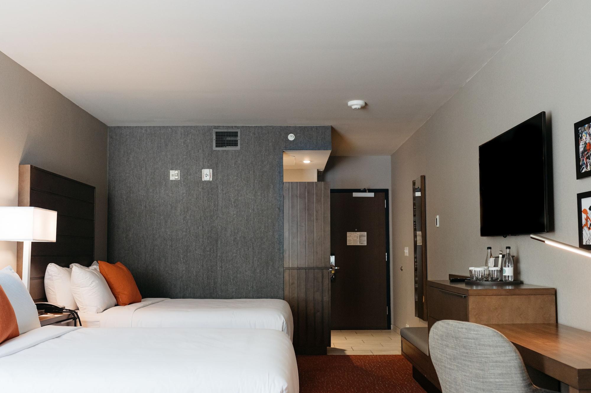 Revel Hotel, Tapestry Collection By Hilton Urbandale Exterior photo