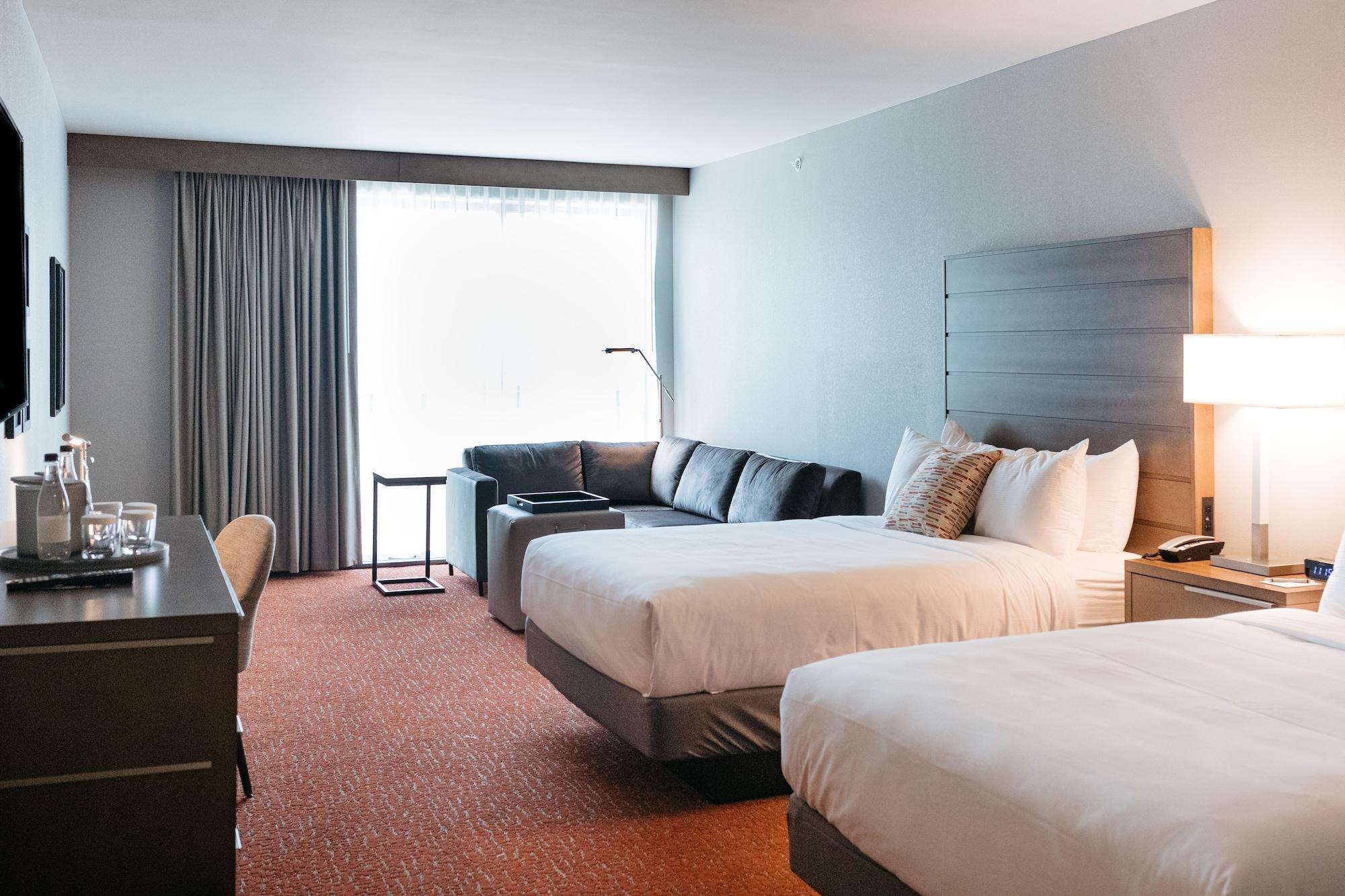Revel Hotel, Tapestry Collection By Hilton Urbandale Exterior photo
