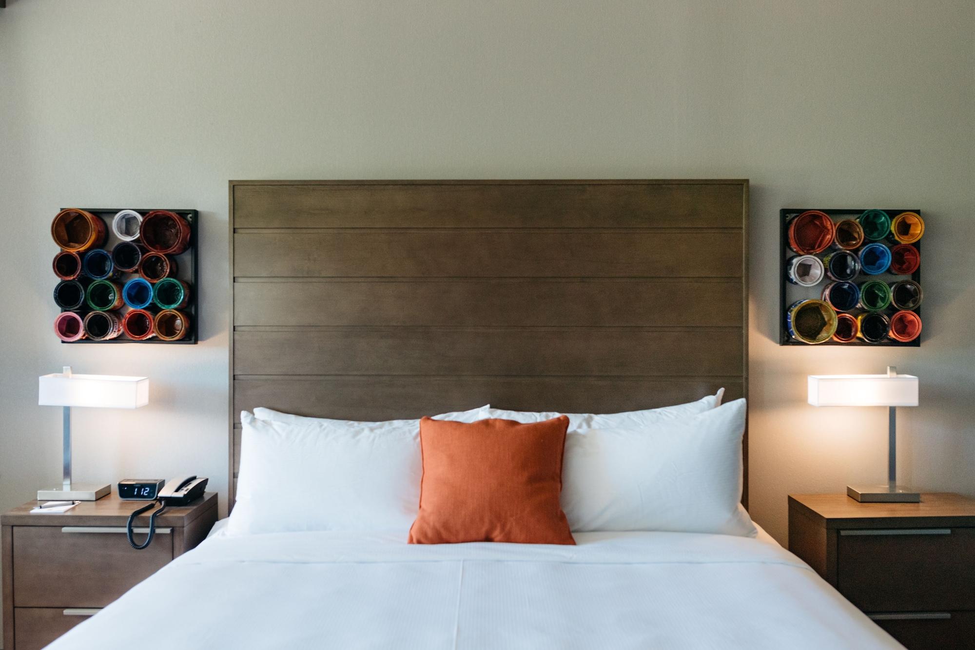 Revel Hotel, Tapestry Collection By Hilton Urbandale Exterior photo