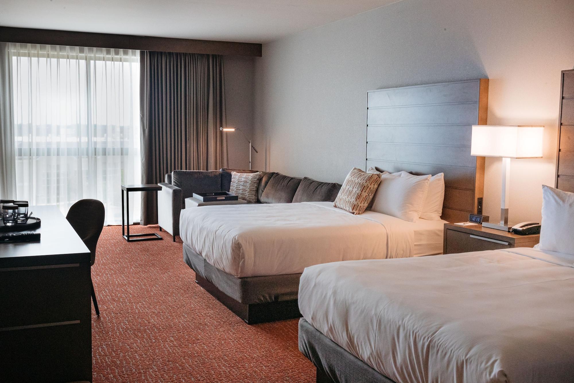 Revel Hotel, Tapestry Collection By Hilton Urbandale Exterior photo