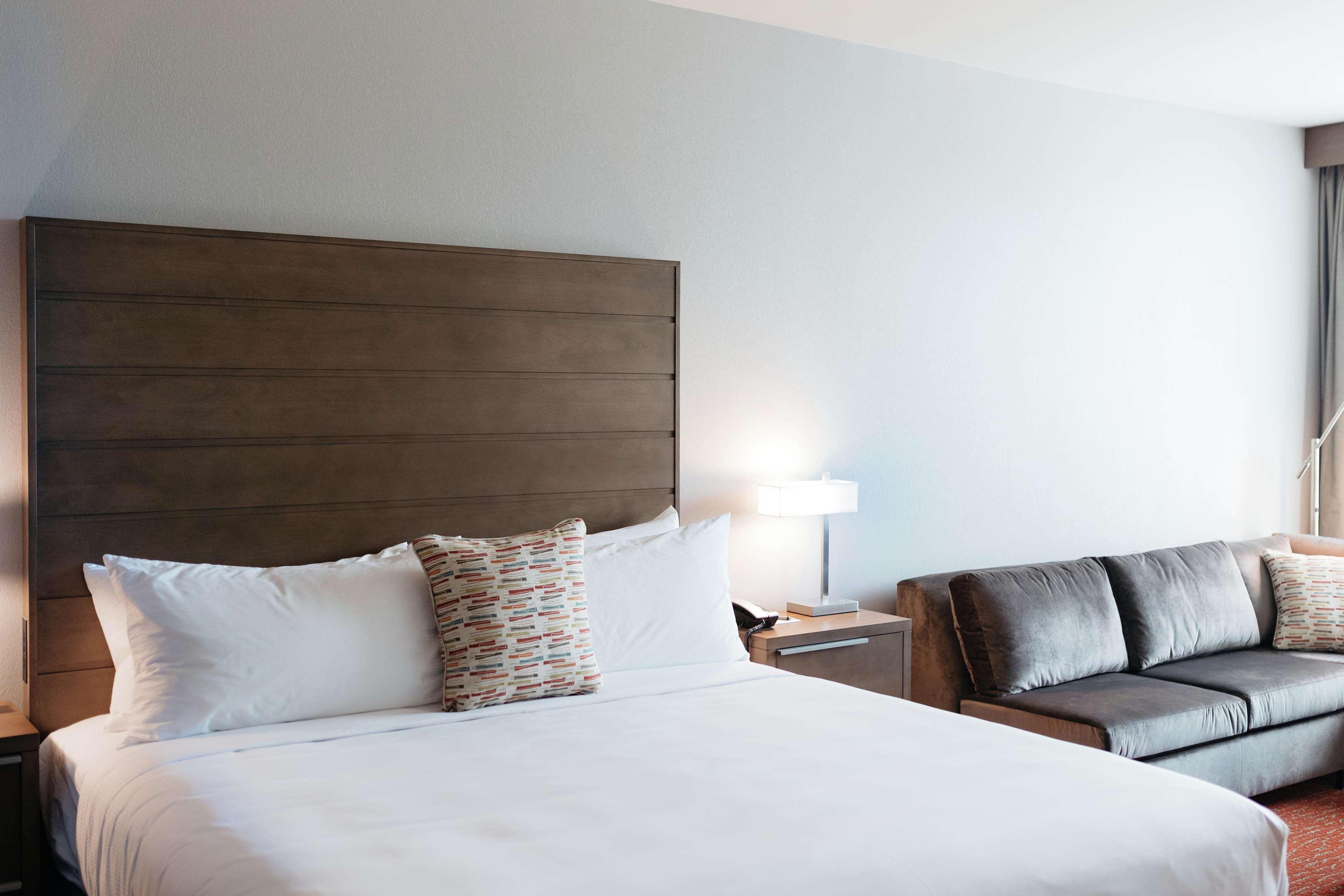 Revel Hotel, Tapestry Collection By Hilton Urbandale Exterior photo