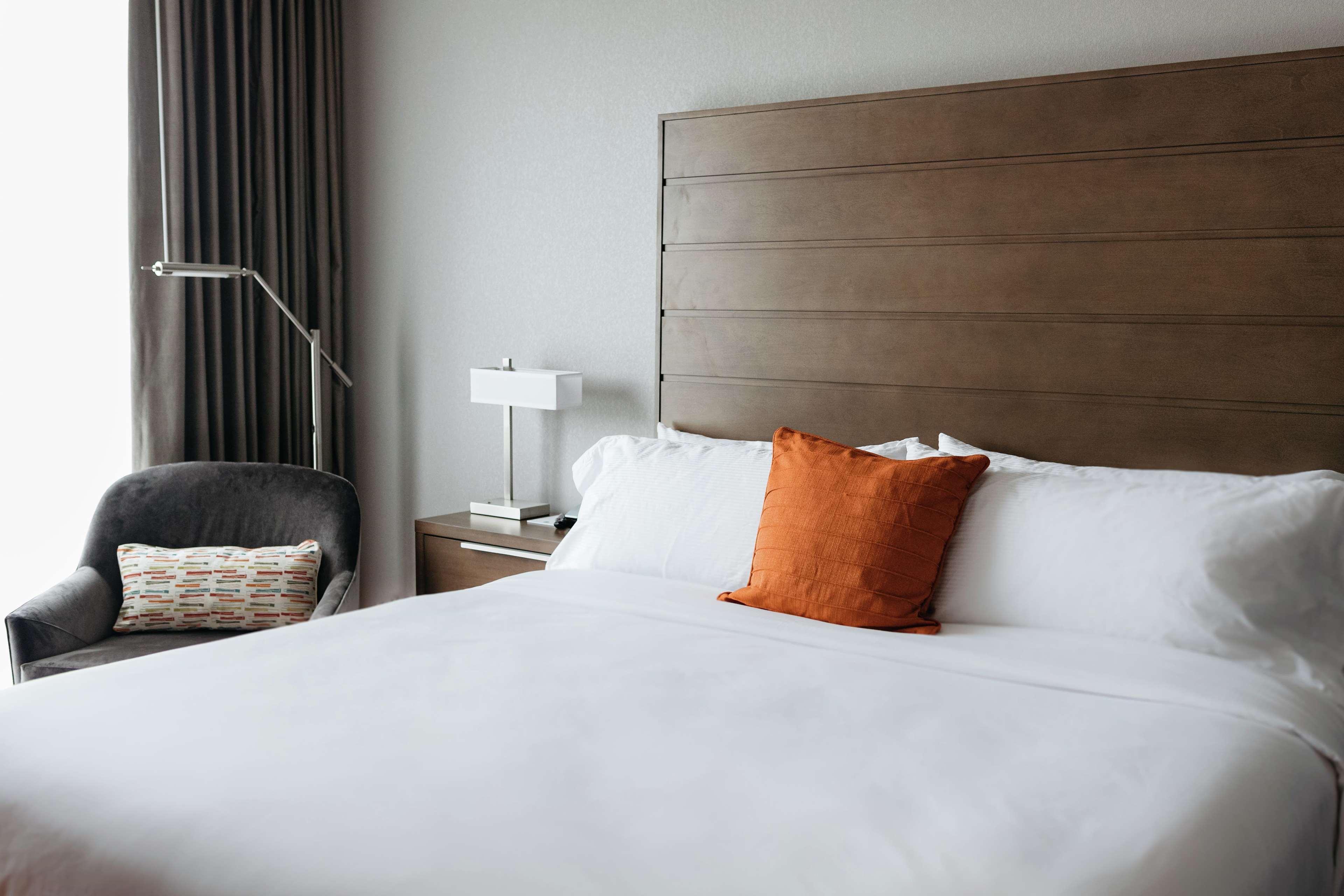 Revel Hotel, Tapestry Collection By Hilton Urbandale Exterior photo
