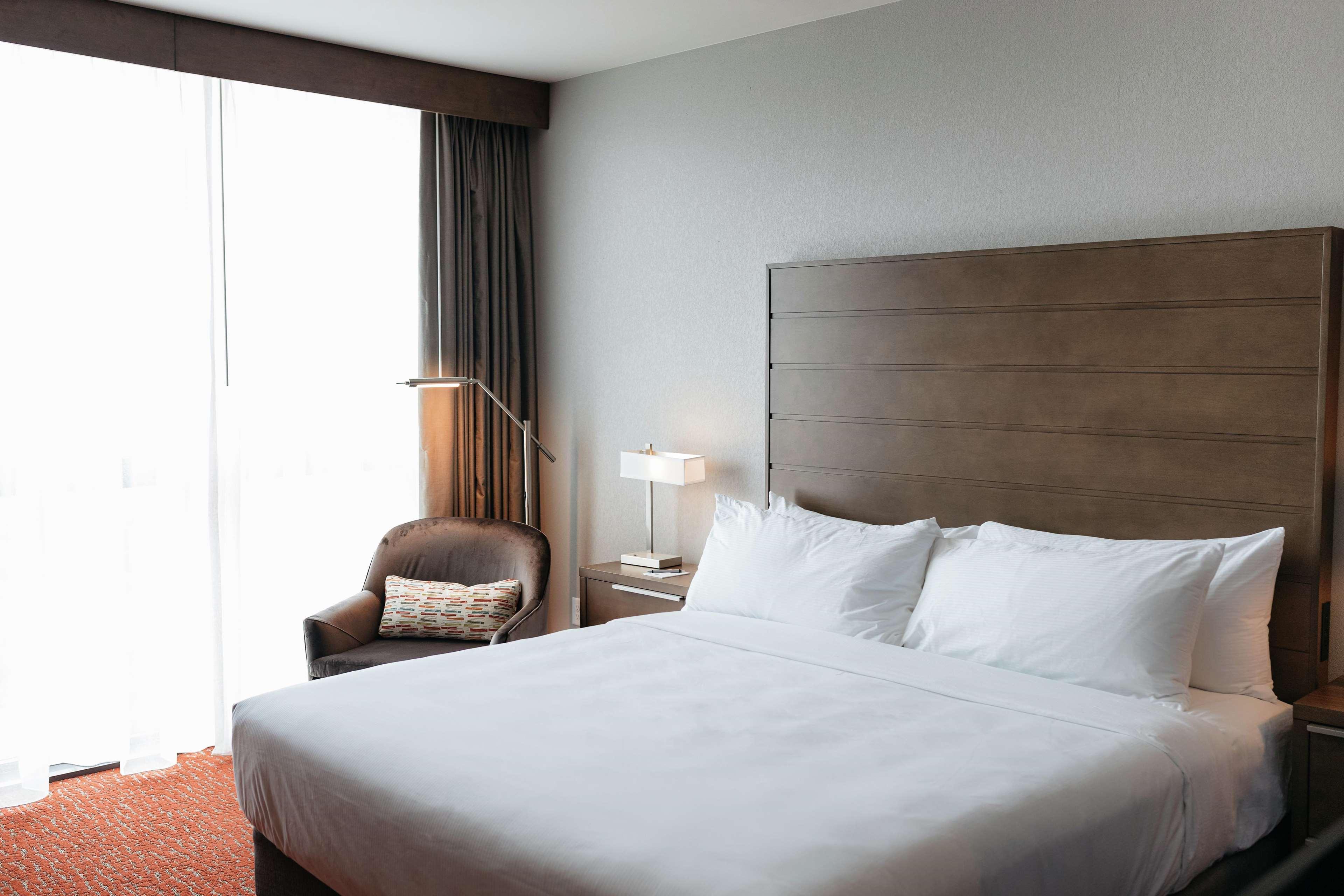 Revel Hotel, Tapestry Collection By Hilton Urbandale Exterior photo