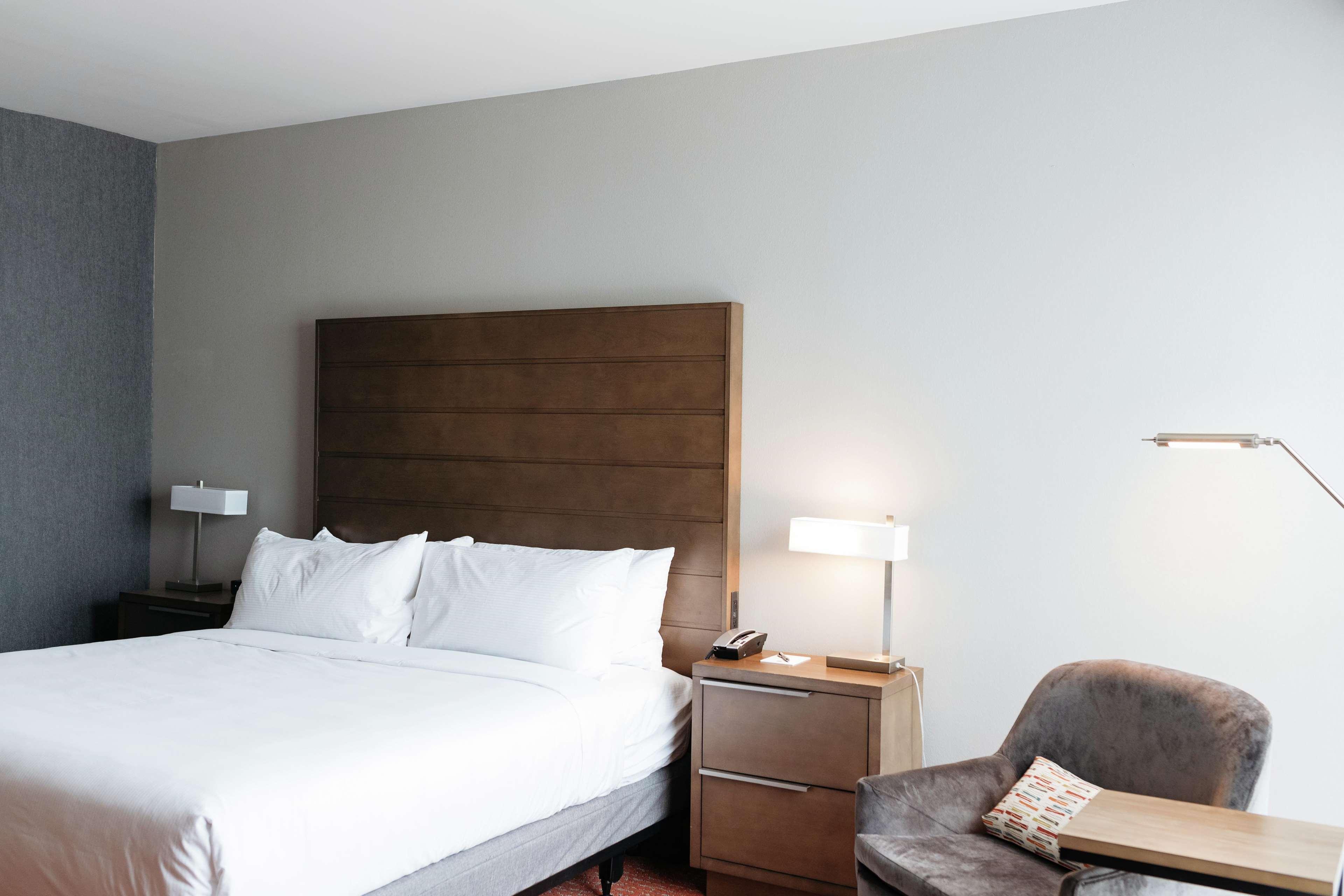Revel Hotel, Tapestry Collection By Hilton Urbandale Exterior photo