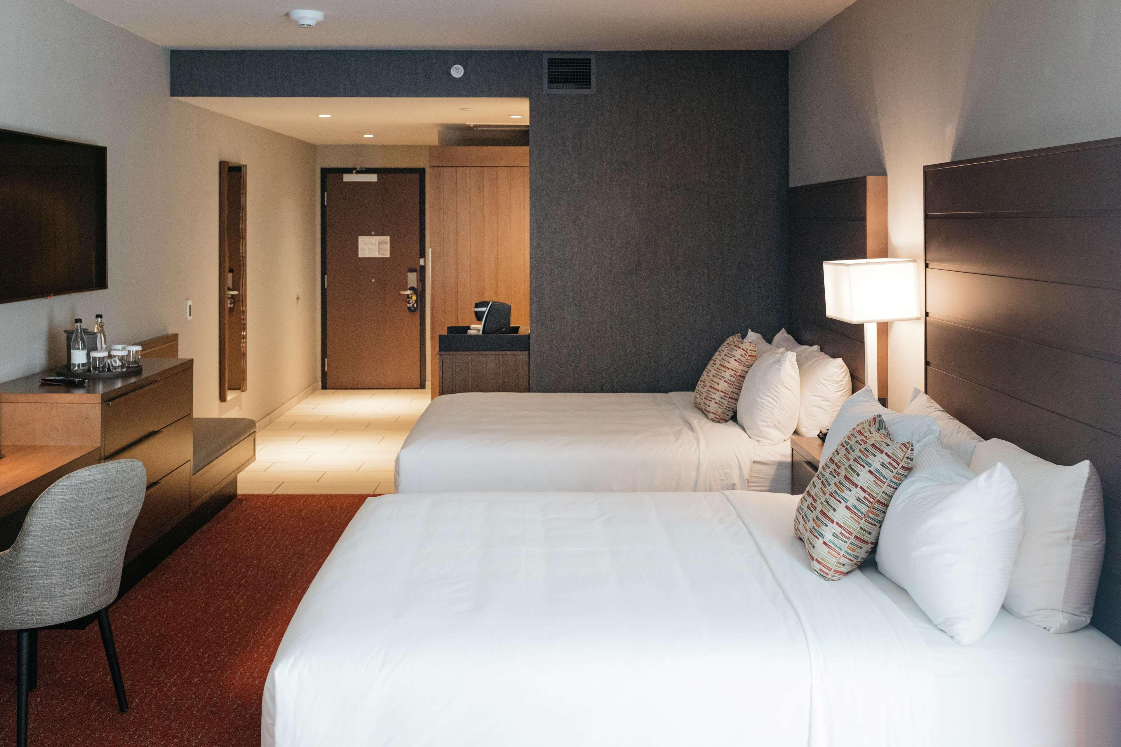 Revel Hotel, Tapestry Collection By Hilton Urbandale Exterior photo