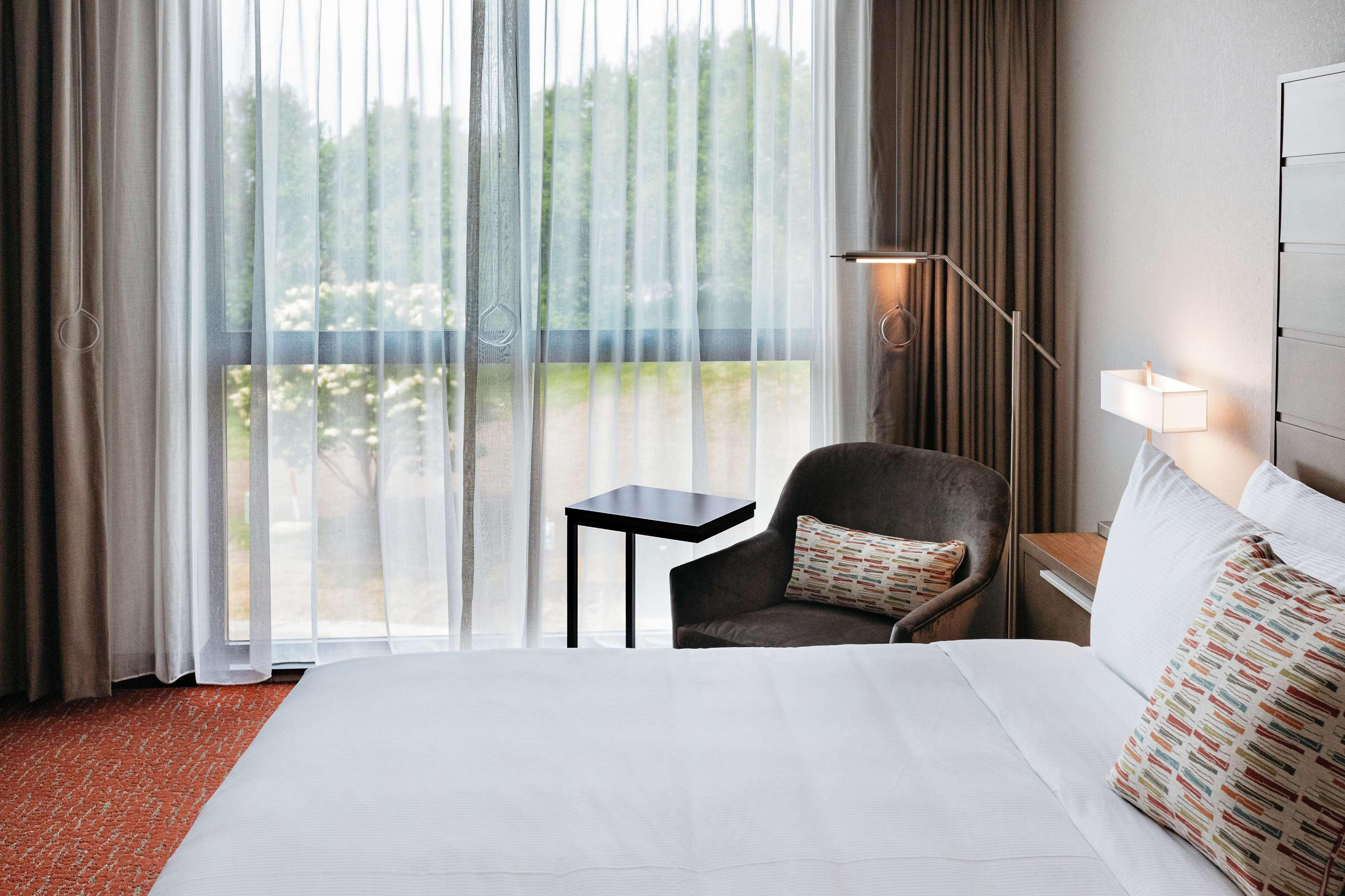 Revel Hotel, Tapestry Collection By Hilton Urbandale Exterior photo