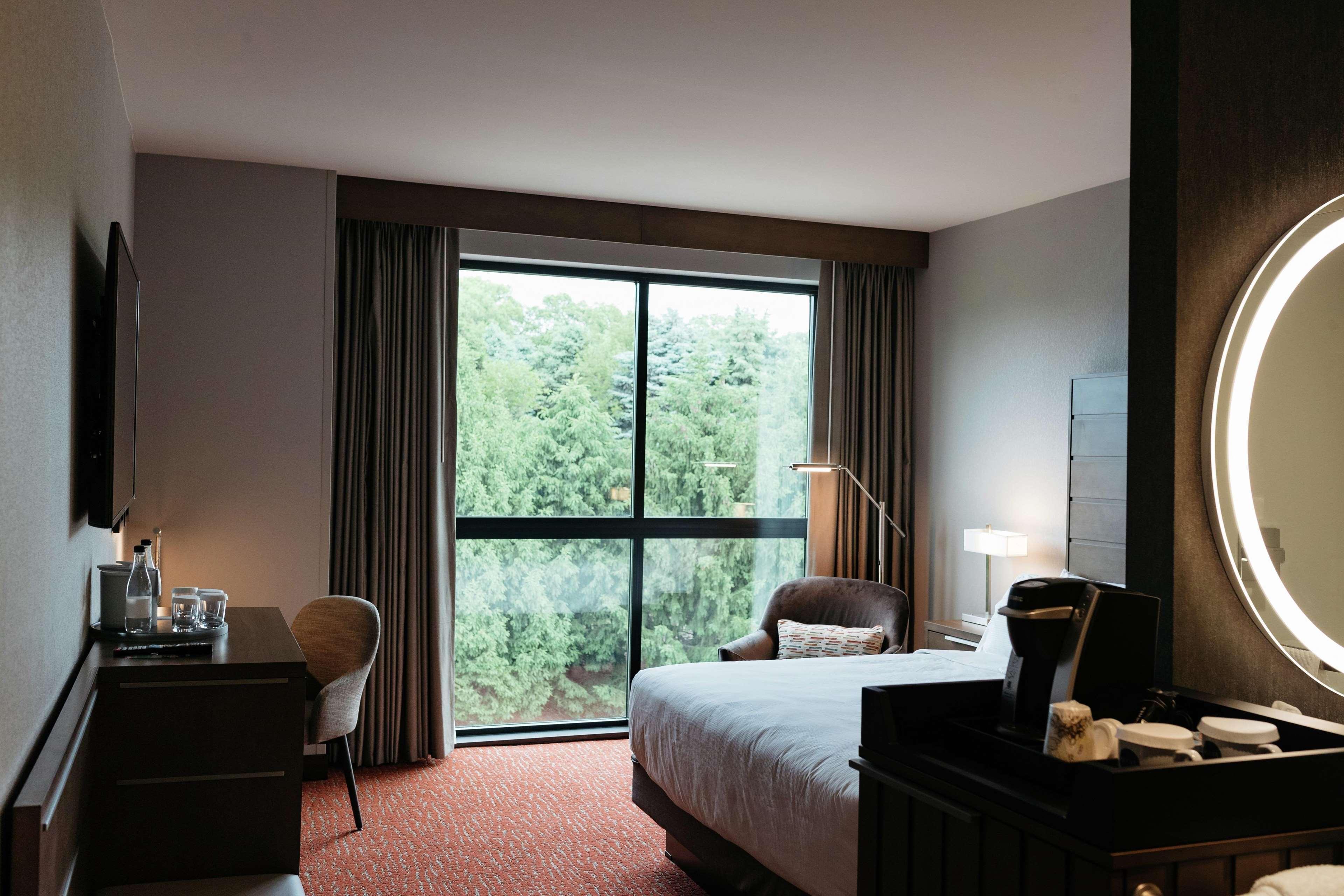 Revel Hotel, Tapestry Collection By Hilton Urbandale Exterior photo