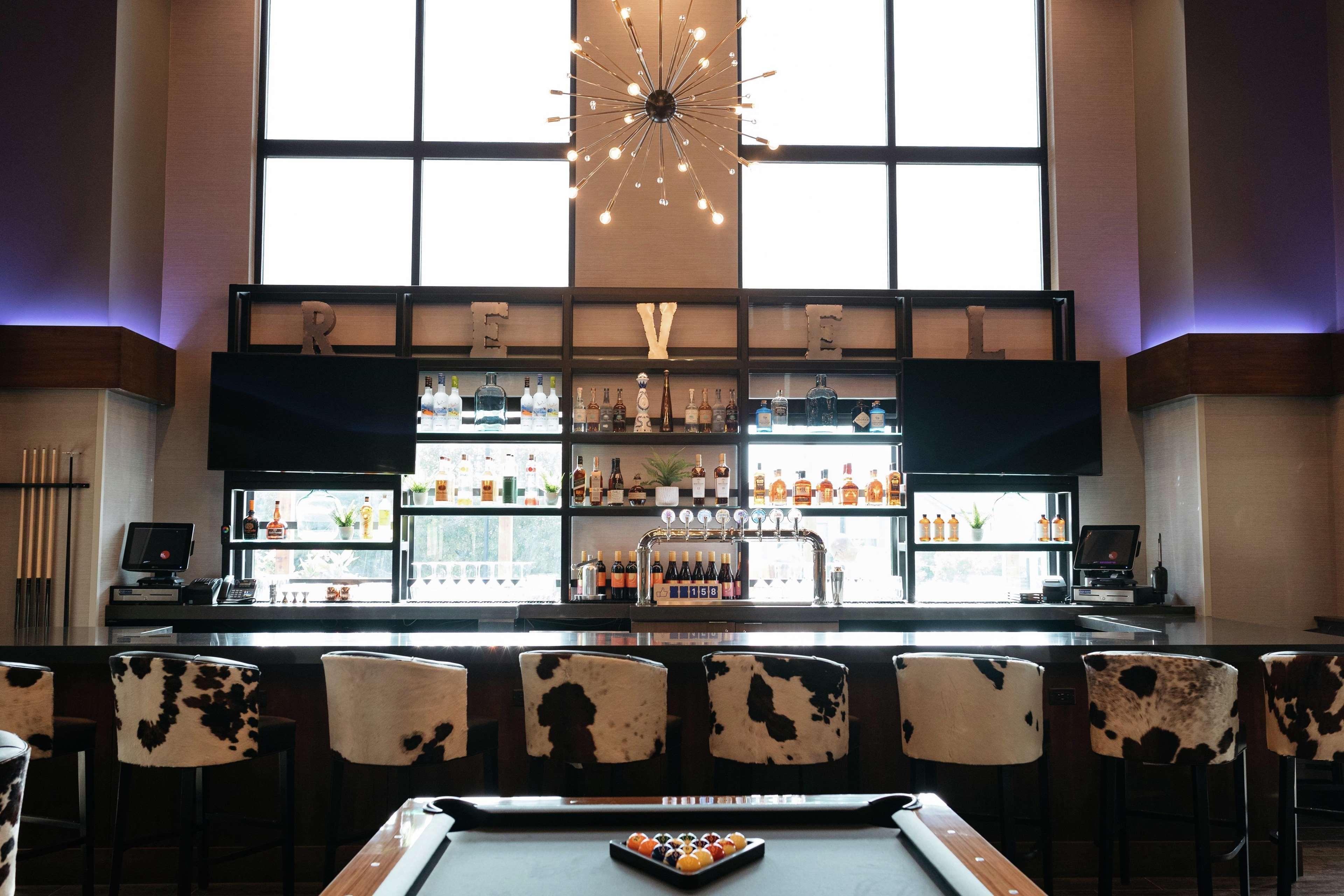 Revel Hotel, Tapestry Collection By Hilton Urbandale Exterior photo