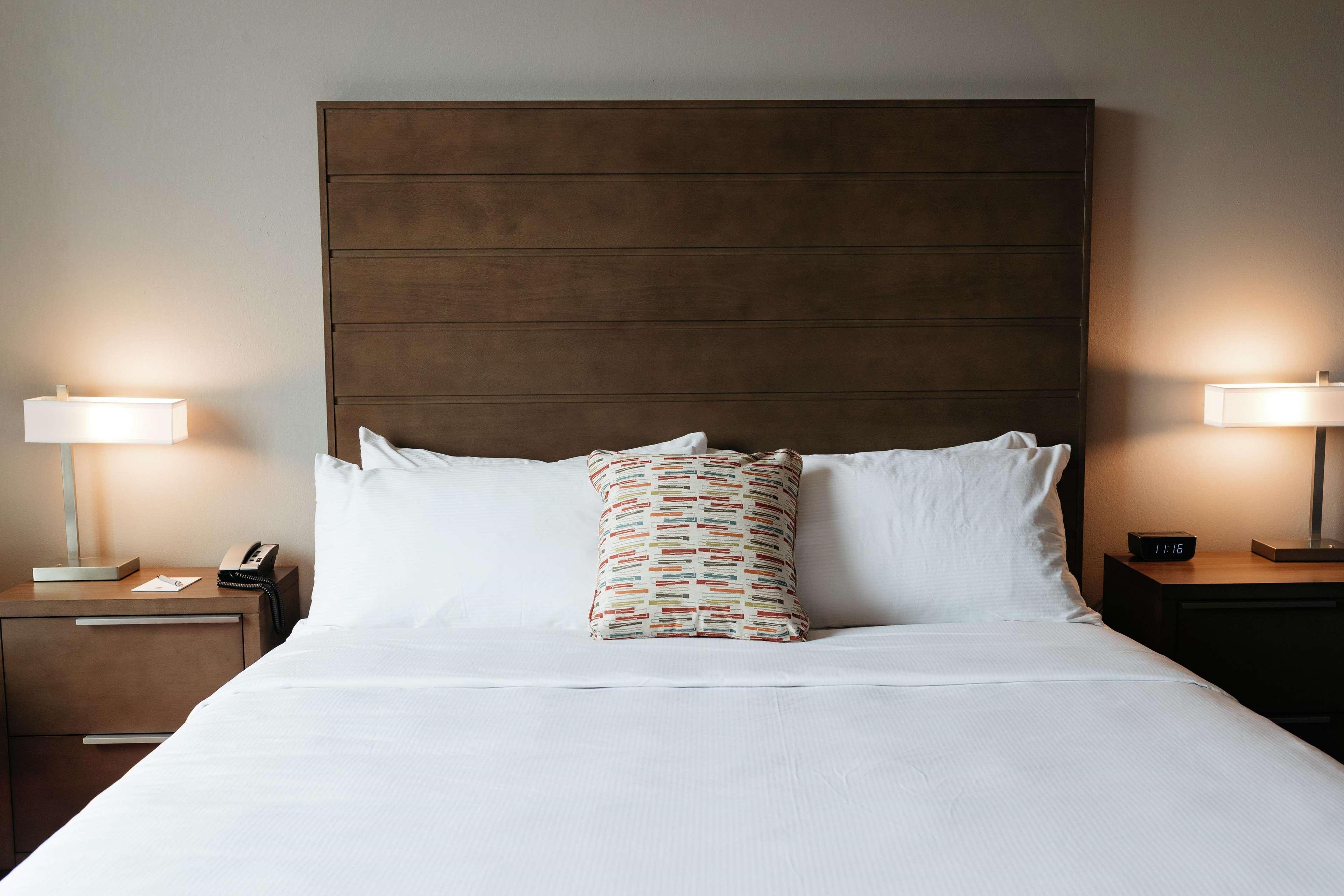Revel Hotel, Tapestry Collection By Hilton Urbandale Exterior photo