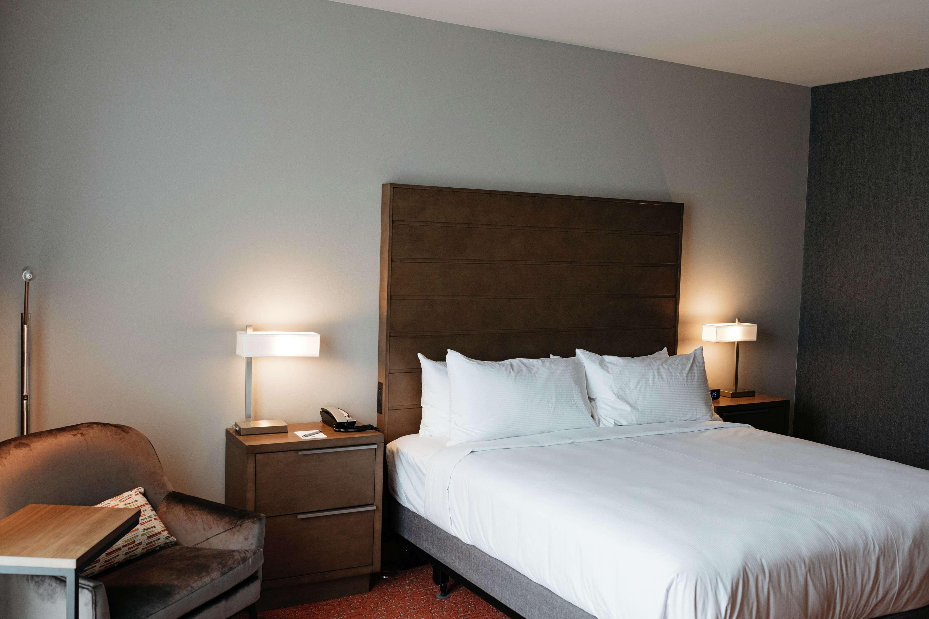 Revel Hotel, Tapestry Collection By Hilton Urbandale Exterior photo