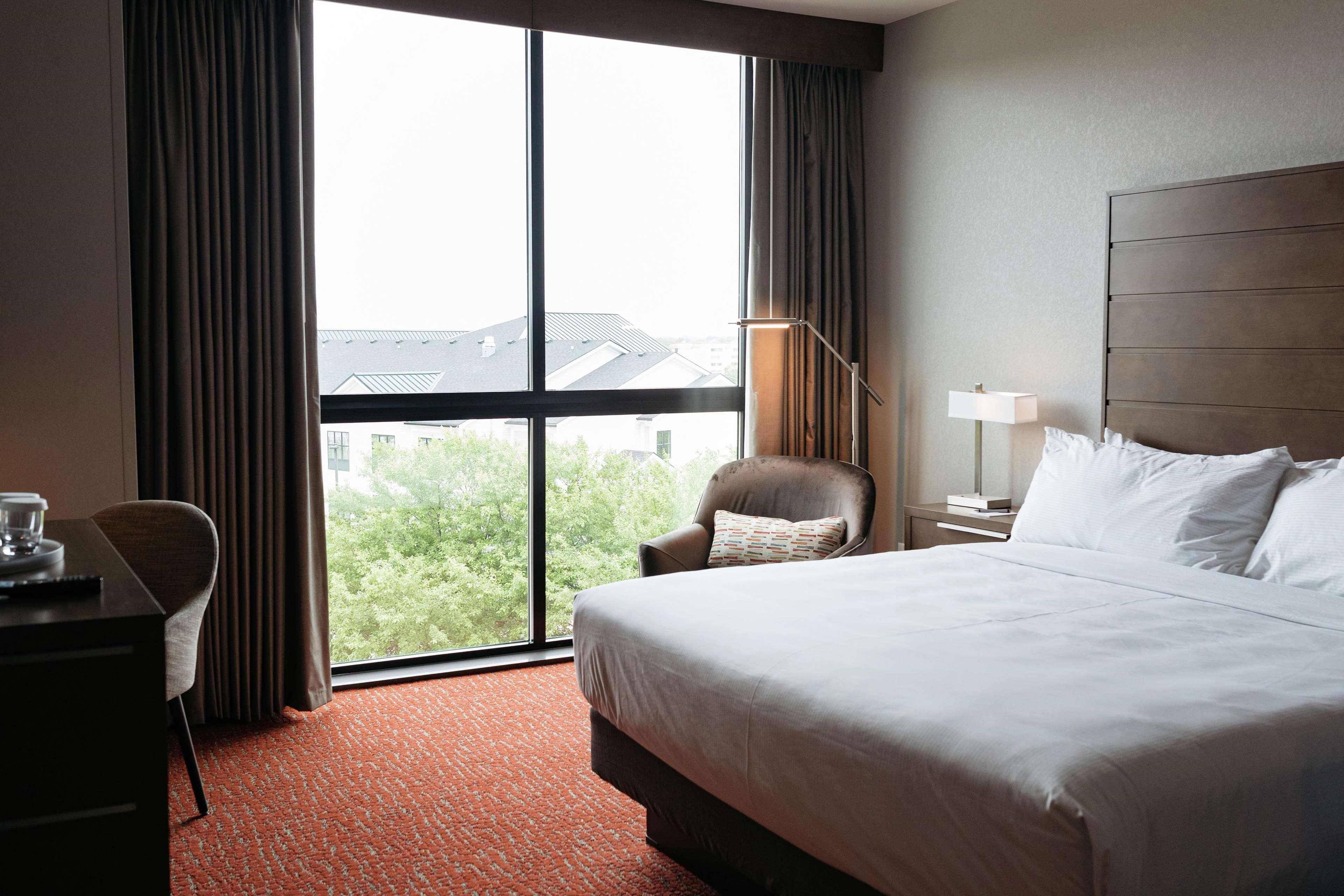 Revel Hotel, Tapestry Collection By Hilton Urbandale Exterior photo