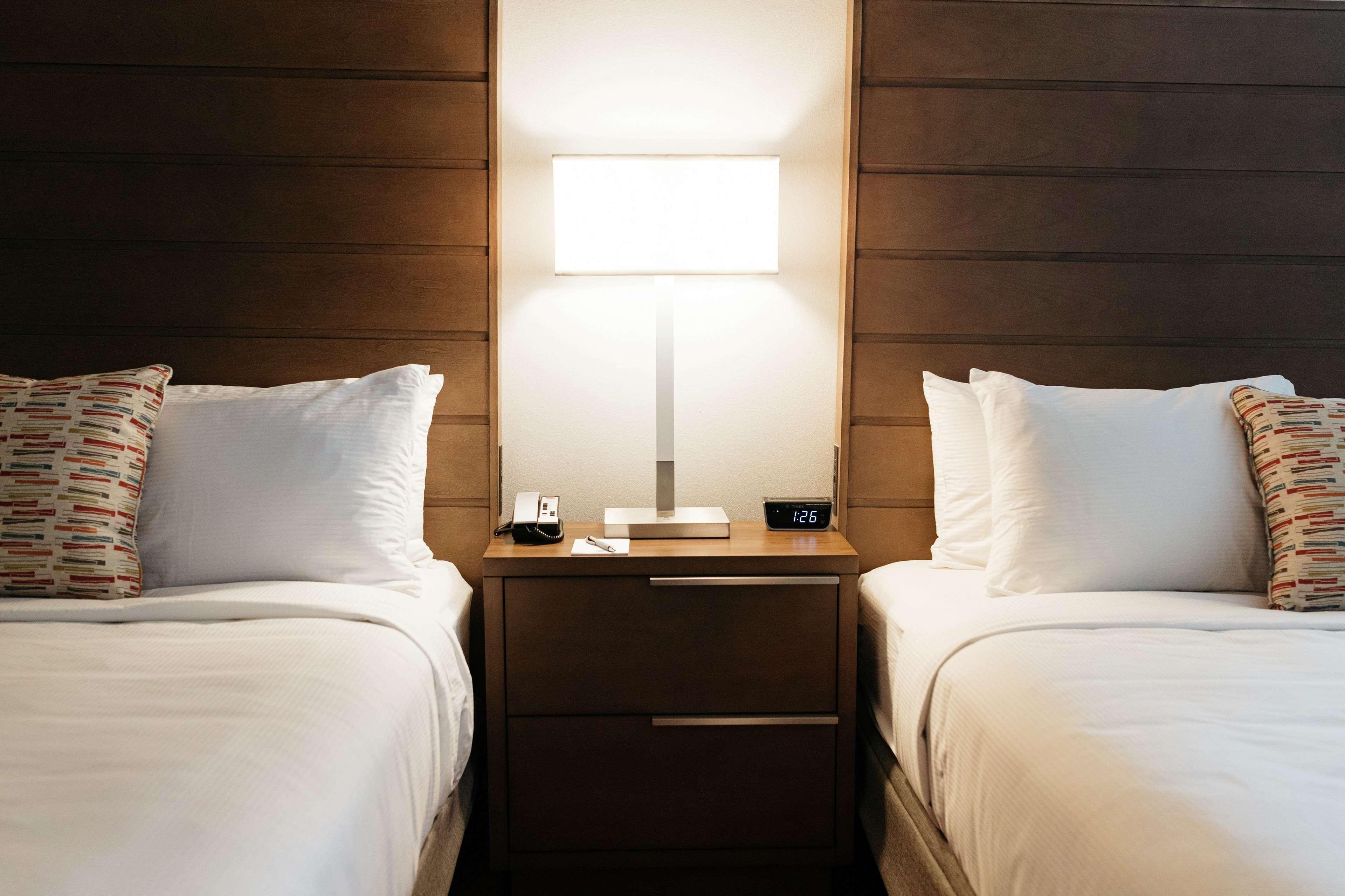 Revel Hotel, Tapestry Collection By Hilton Urbandale Exterior photo