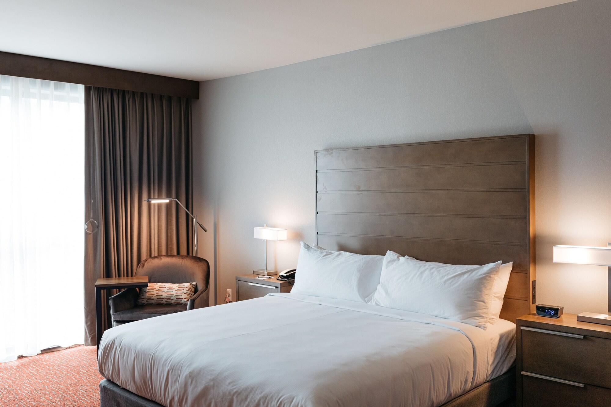 Revel Hotel, Tapestry Collection By Hilton Urbandale Exterior photo