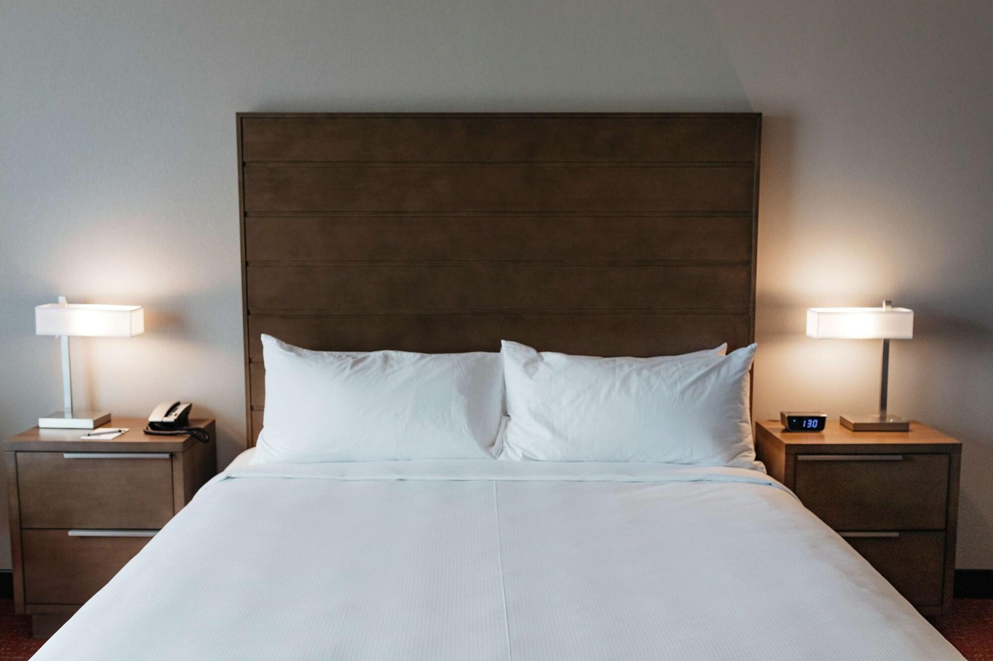 Revel Hotel, Tapestry Collection By Hilton Urbandale Exterior photo