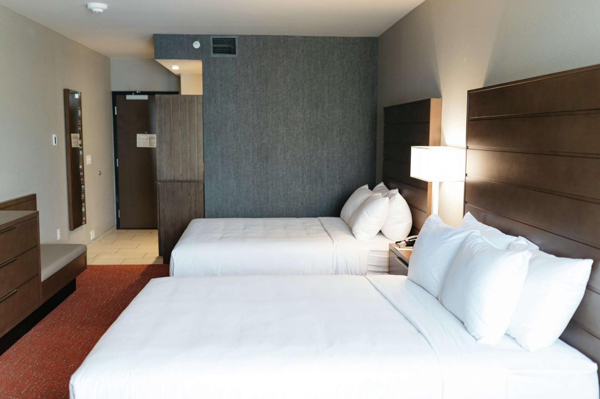 Revel Hotel, Tapestry Collection By Hilton Urbandale Exterior photo