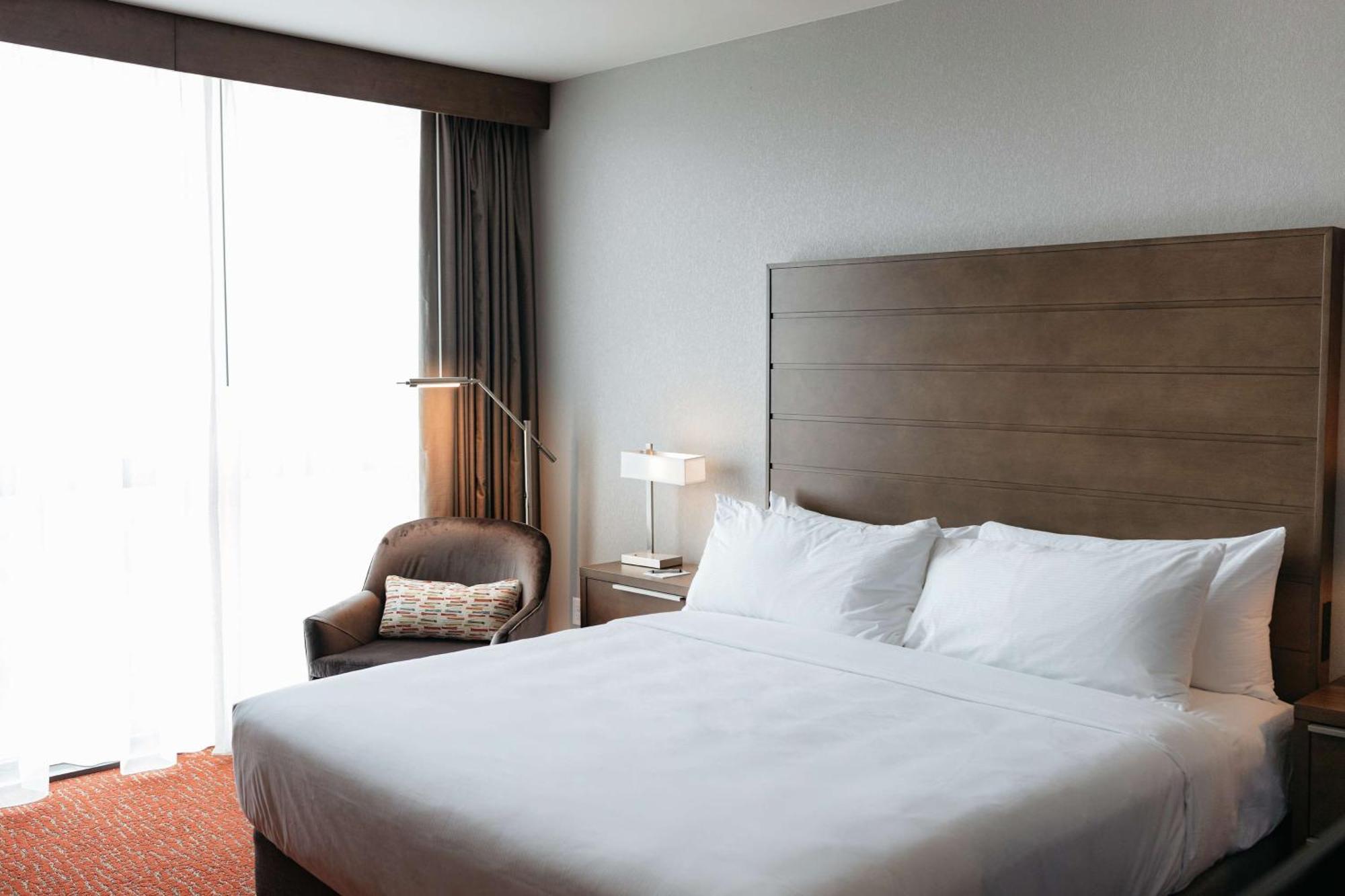 Revel Hotel, Tapestry Collection By Hilton Urbandale Exterior photo