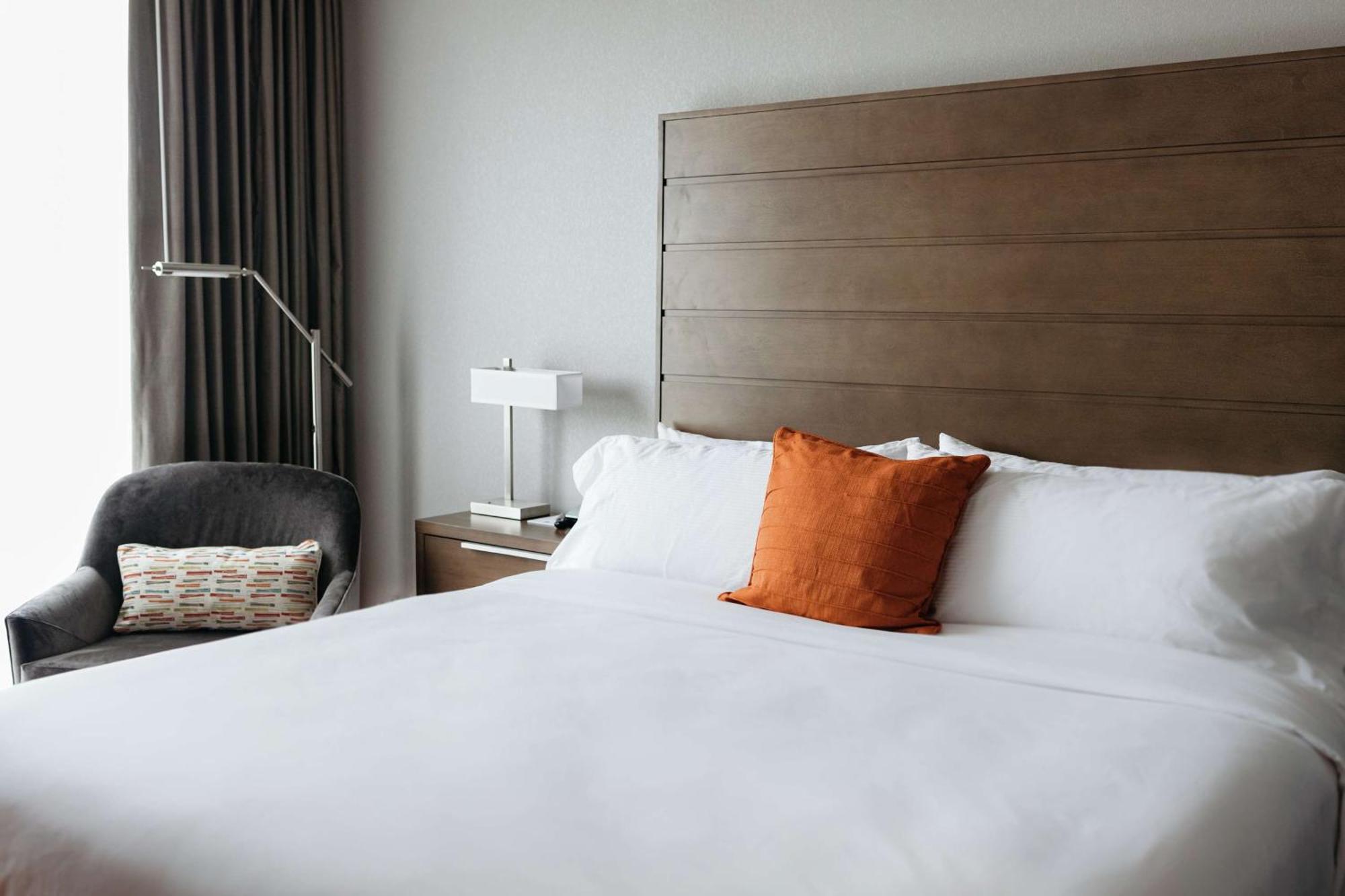 Revel Hotel, Tapestry Collection By Hilton Urbandale Exterior photo