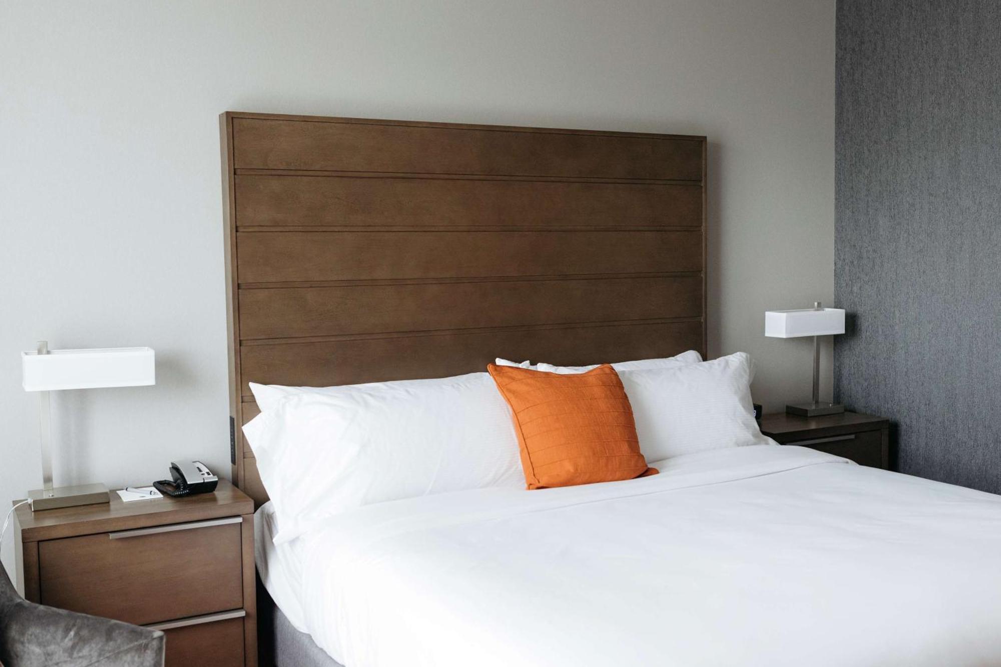 Revel Hotel, Tapestry Collection By Hilton Urbandale Exterior photo