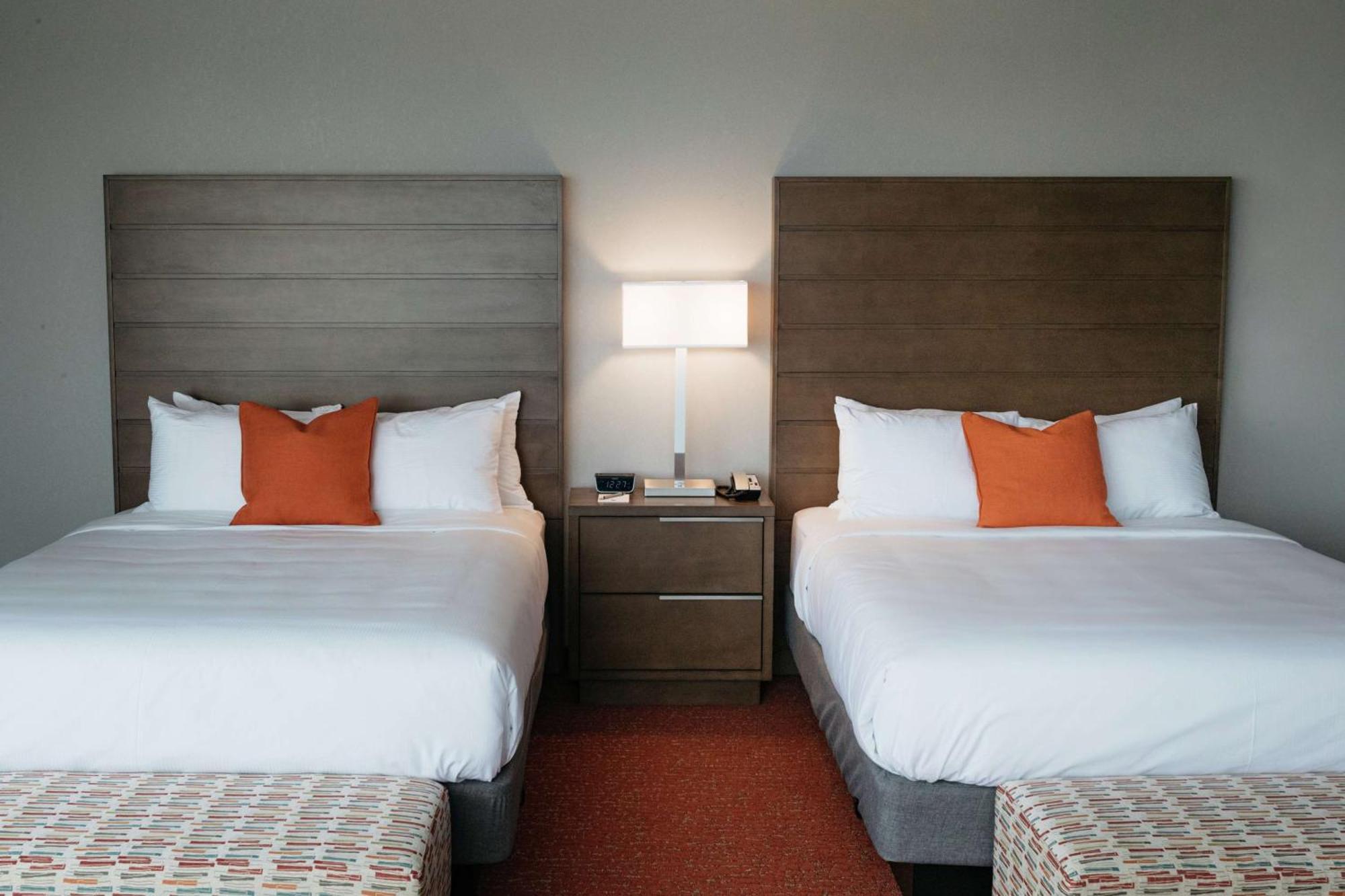 Revel Hotel, Tapestry Collection By Hilton Urbandale Exterior photo