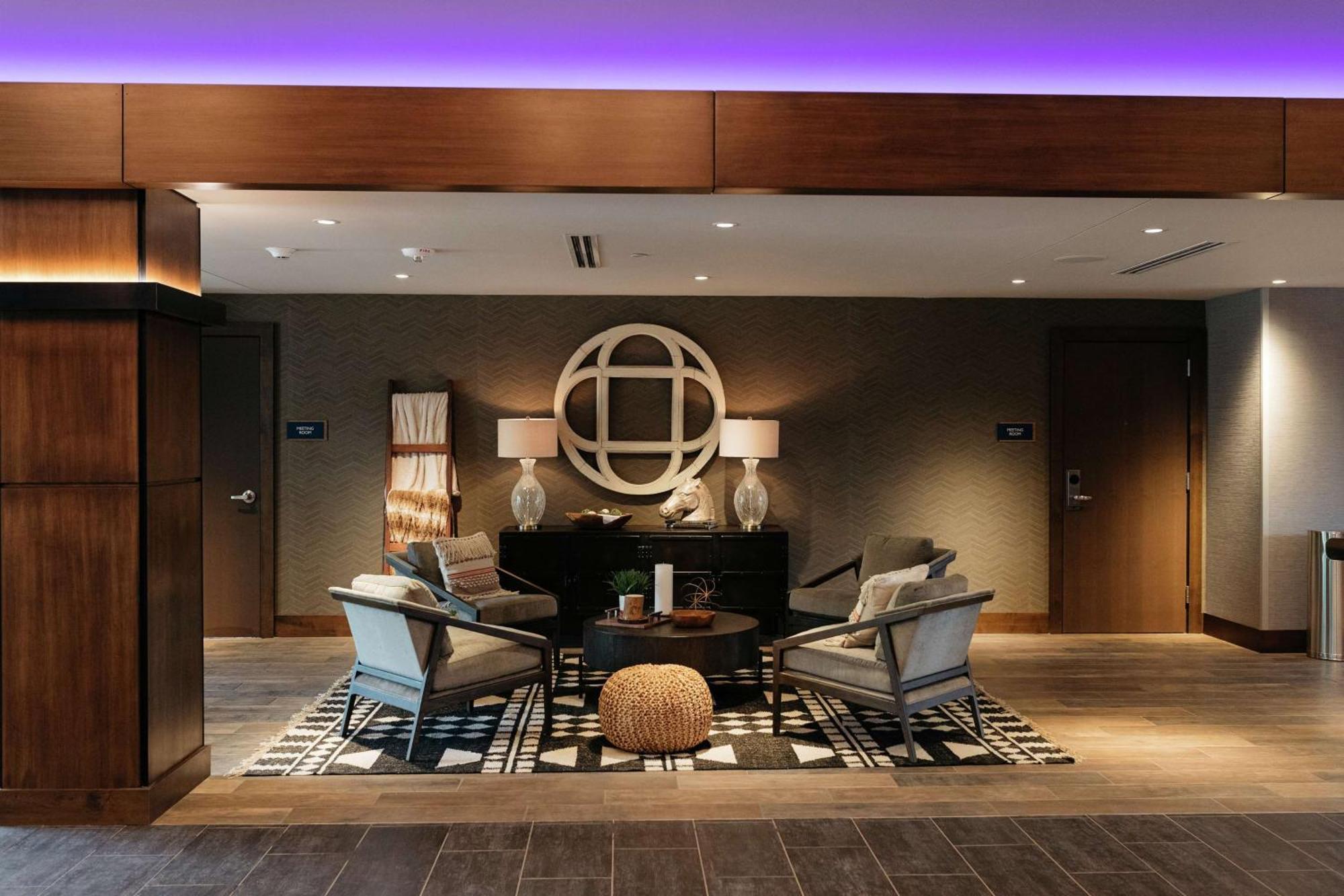 Revel Hotel, Tapestry Collection By Hilton Urbandale Exterior photo