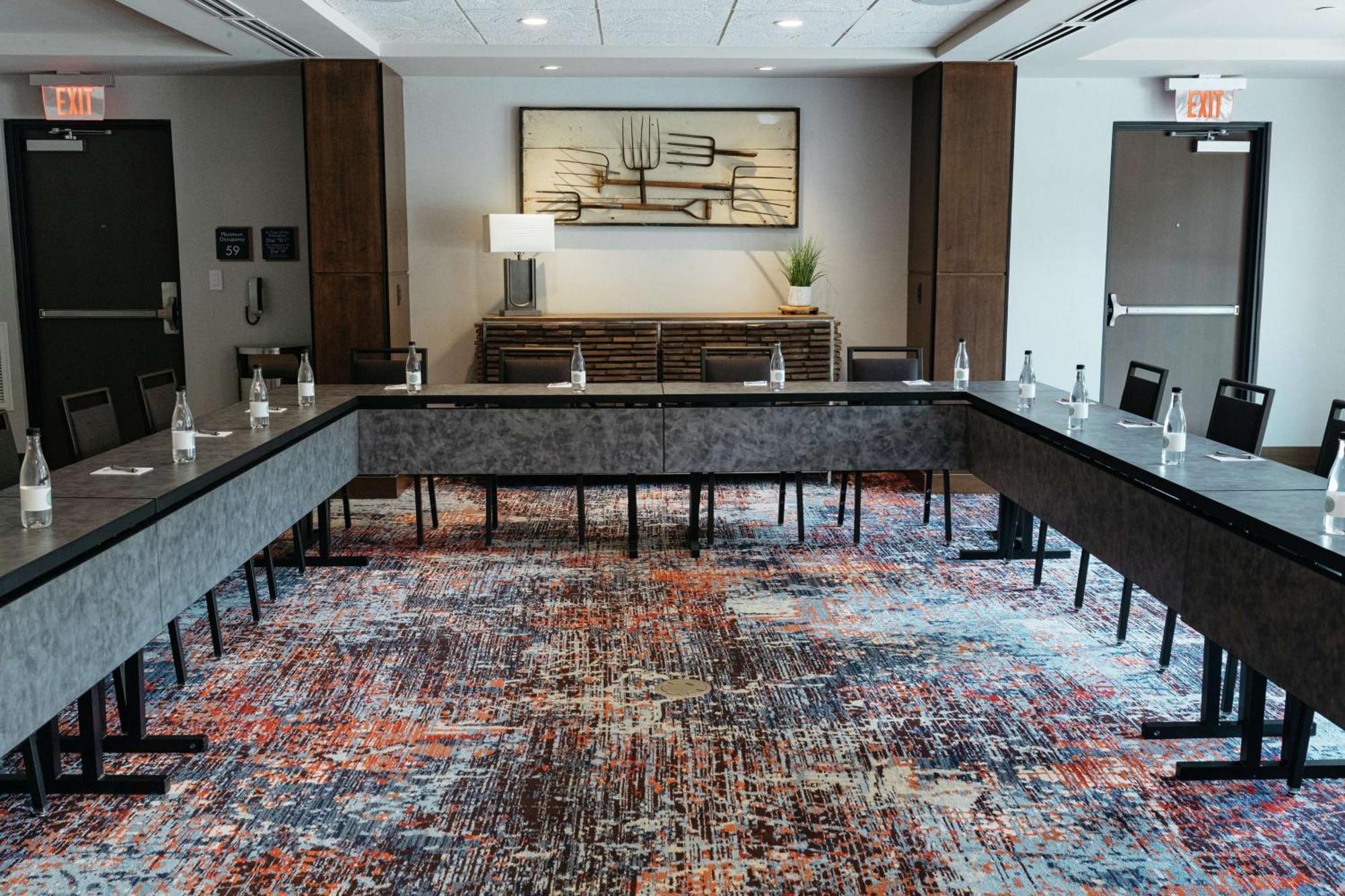 Revel Hotel, Tapestry Collection By Hilton Urbandale Exterior photo