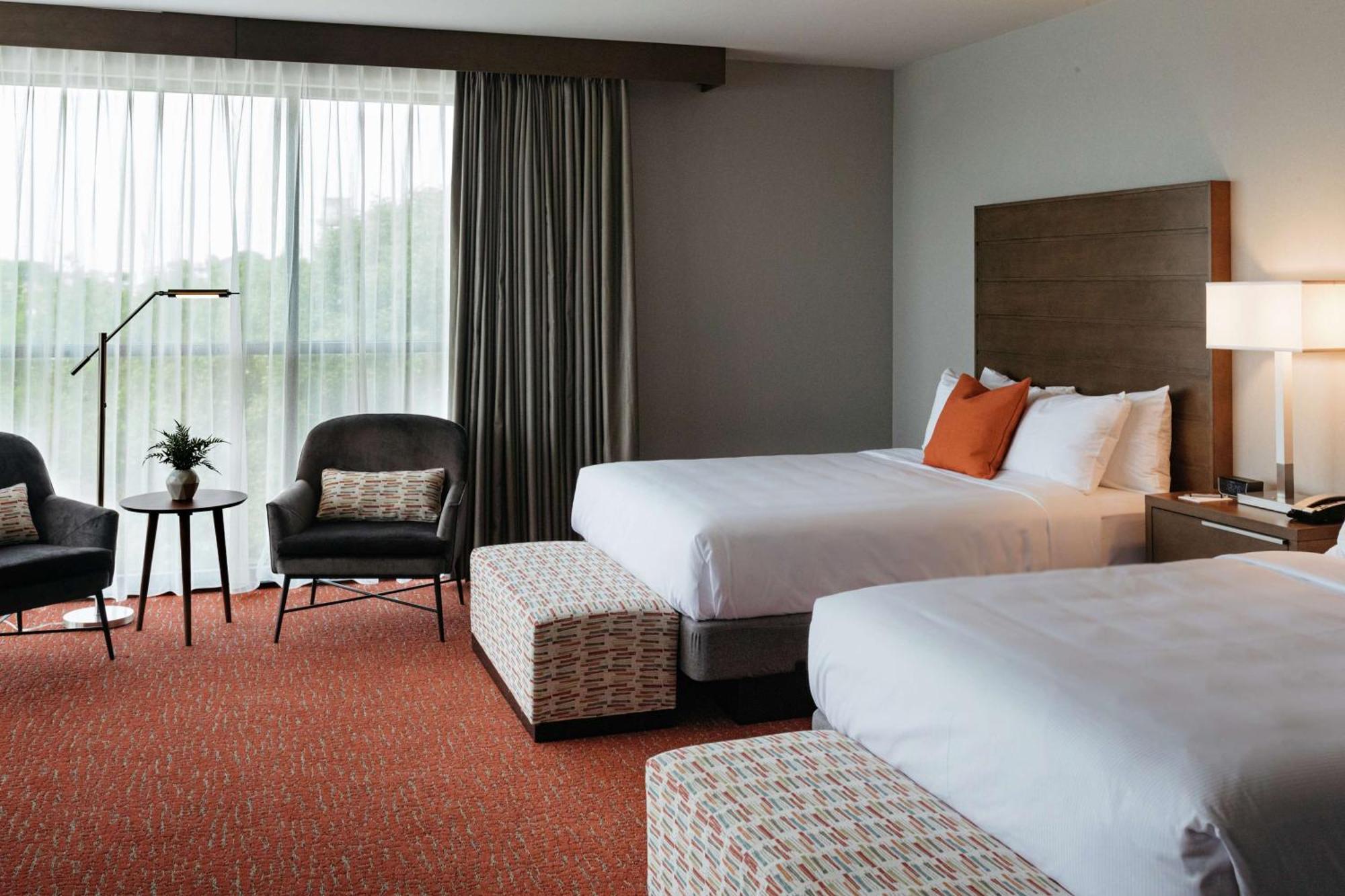 Revel Hotel, Tapestry Collection By Hilton Urbandale Exterior photo